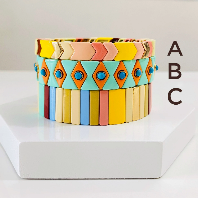 Eiscremefarbene Emaille-Fliesenarmband-Sets, Colorblock-Armbänder, Fliesenperlen-Armbänder