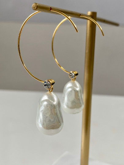 Boucles d’oreilles 18k Gold Large Resin Pearl Drop (une paire), boucles d’oreilles Gold Hoop
