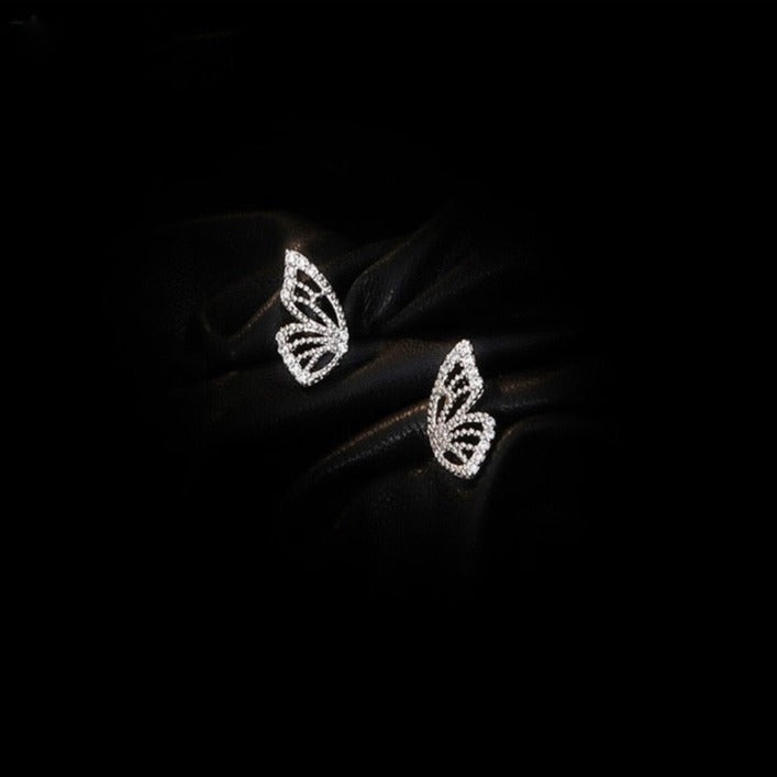 Boucles d'oreilles demi-aile de papillon en CZ plaqué or 18 carats