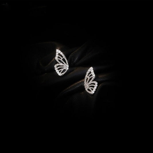 18 Karat vergoldete CZ-Ohrringe mit halben Schmetterlingsflügeln
