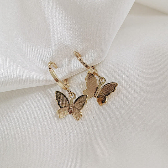 Boucles d’oreilles papillon plaquées or 18 carats, Huggies papillon en or, cadeaux de demoiselle d’honneur