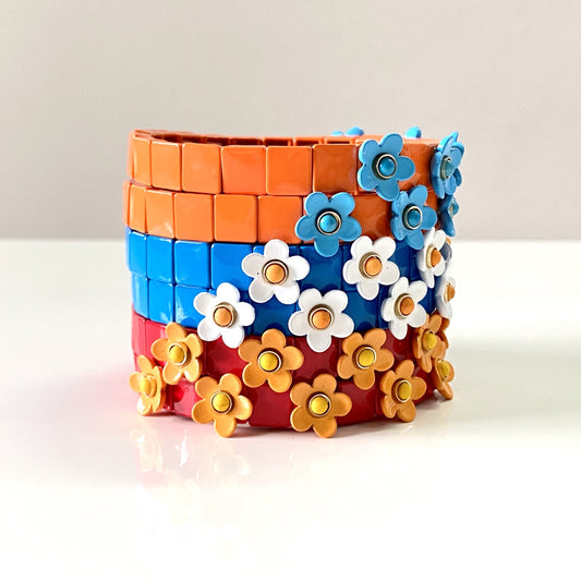 Bracelet coloré de perles de tuile d’émail de marguerite, bracelet de colorblock de fleur