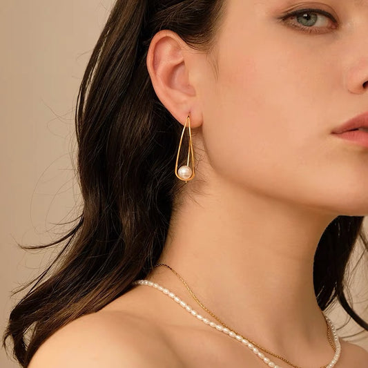 Boucles d’oreilles Pearl Drop en résine plaquée or 18 carats, boucles d’oreilles Designer Pearl